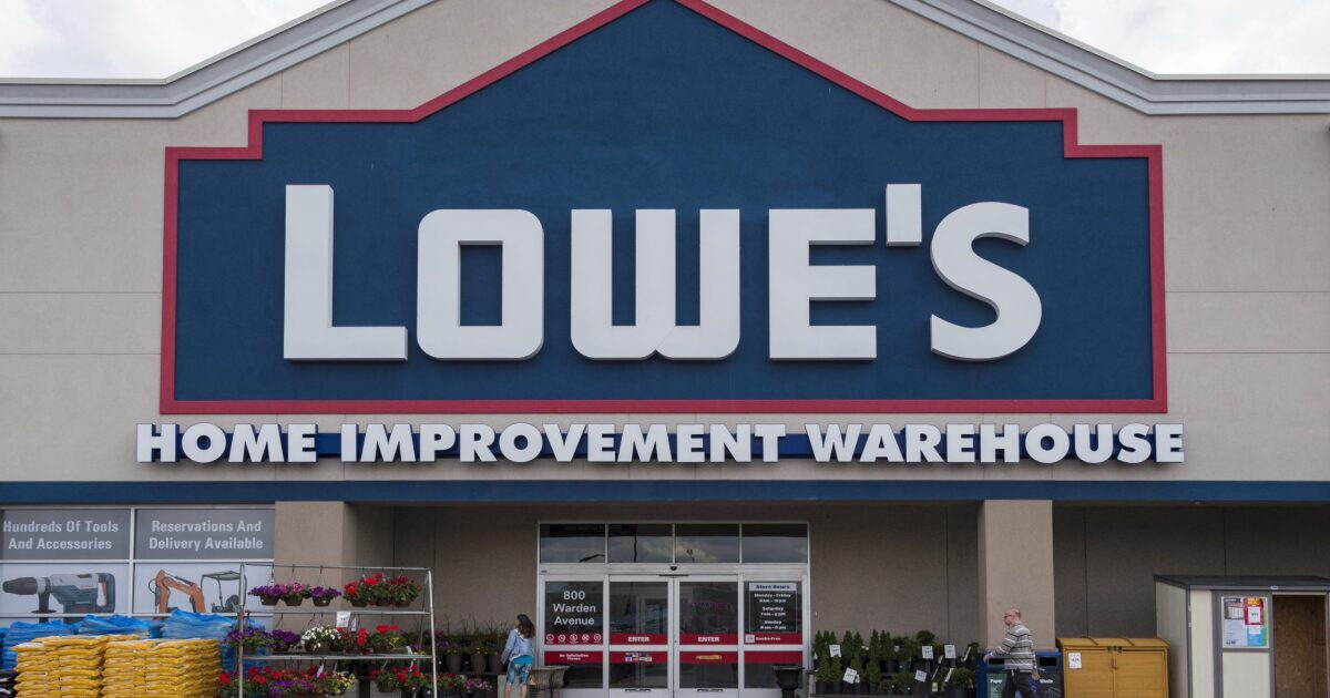 Outdoor Entertaining Sale At Lowe’s 